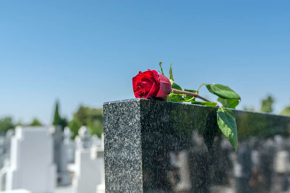 Come organizzare un funerale, il tipo di sepoltura? 